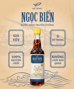 Nước mắm truyền thống Ngọc Biển – Đậm vị nguyên chất từ biển Quảng Bình Bạn đang tìm một nước mắm truyền thống thơm ngon, nguyên chất, an toàn cho cả gia đình? Nước mắm Ngọc Biển được sản xuất theo phương pháp ủ chượp truyền thống 18 tháng từ 100% cá cơm tươi và muối biển sạch, tạo nên hương vị đậm đà, màu cánh gián tự nhiên và hậu vị ngọt thanh đặc trưng.